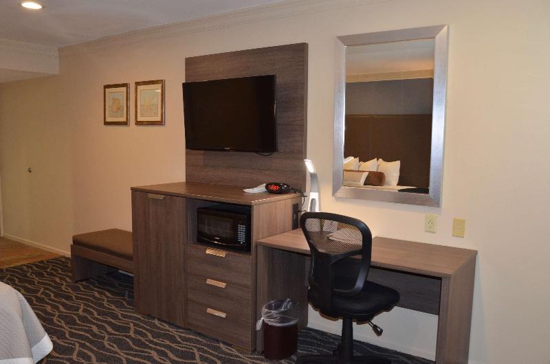 Western Hill House 3*