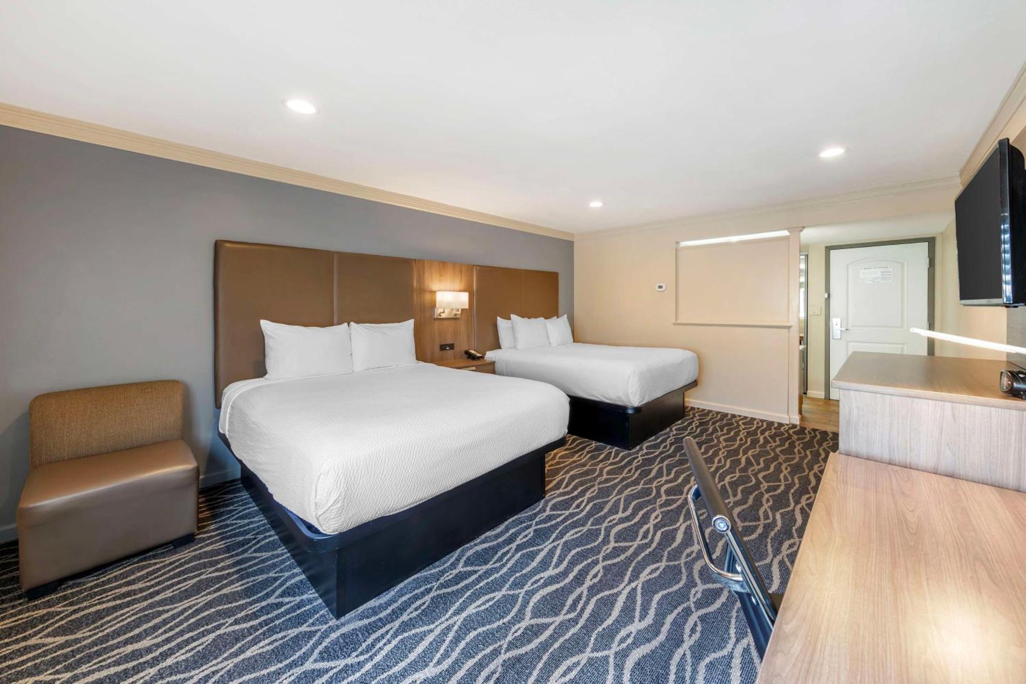 Western Hill House 3*