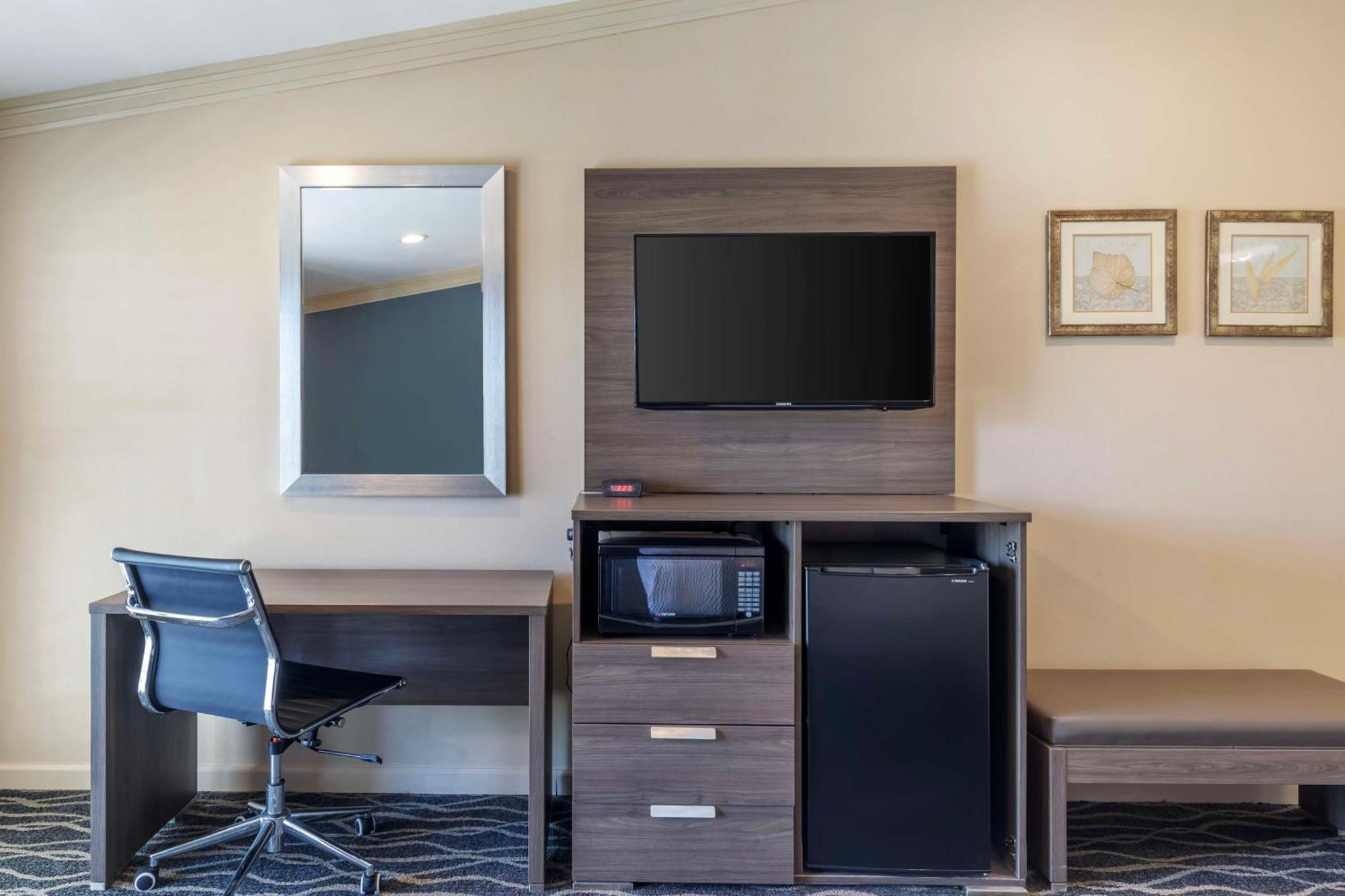 Best Western Plus Hill House Bakersfield